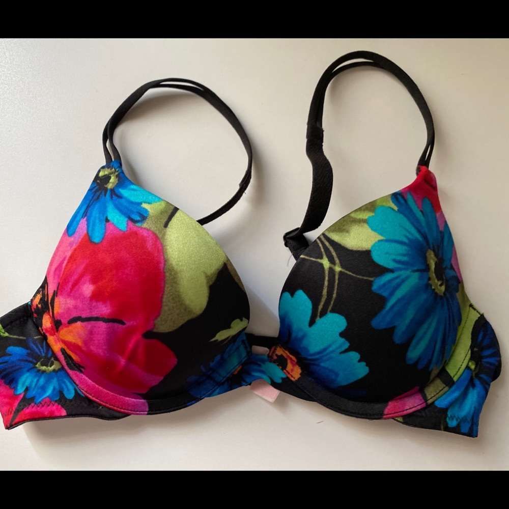 NWOT Victoria Secret Flower Bra 32A